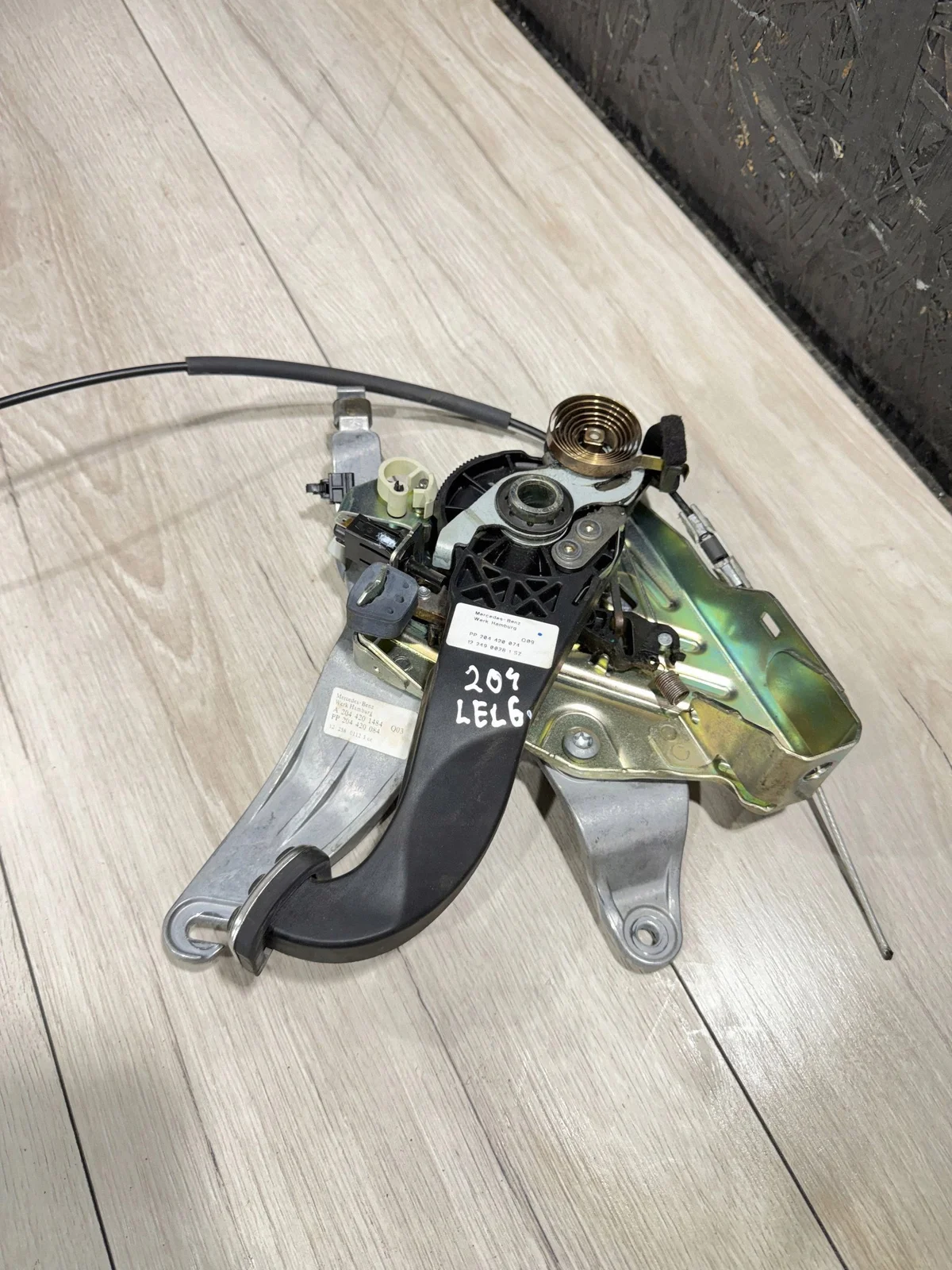 Handbrake Mechanism Mercedes-Benz E Cabrio A207 A2044201484