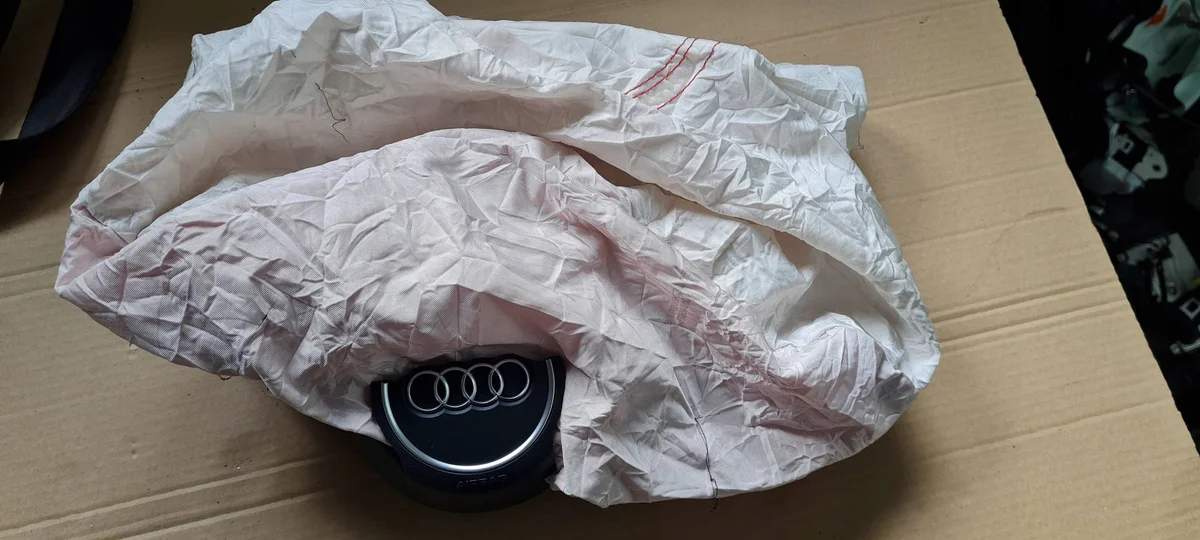 Audi RS5 A5 Airbag conducteur 8W0880201BB