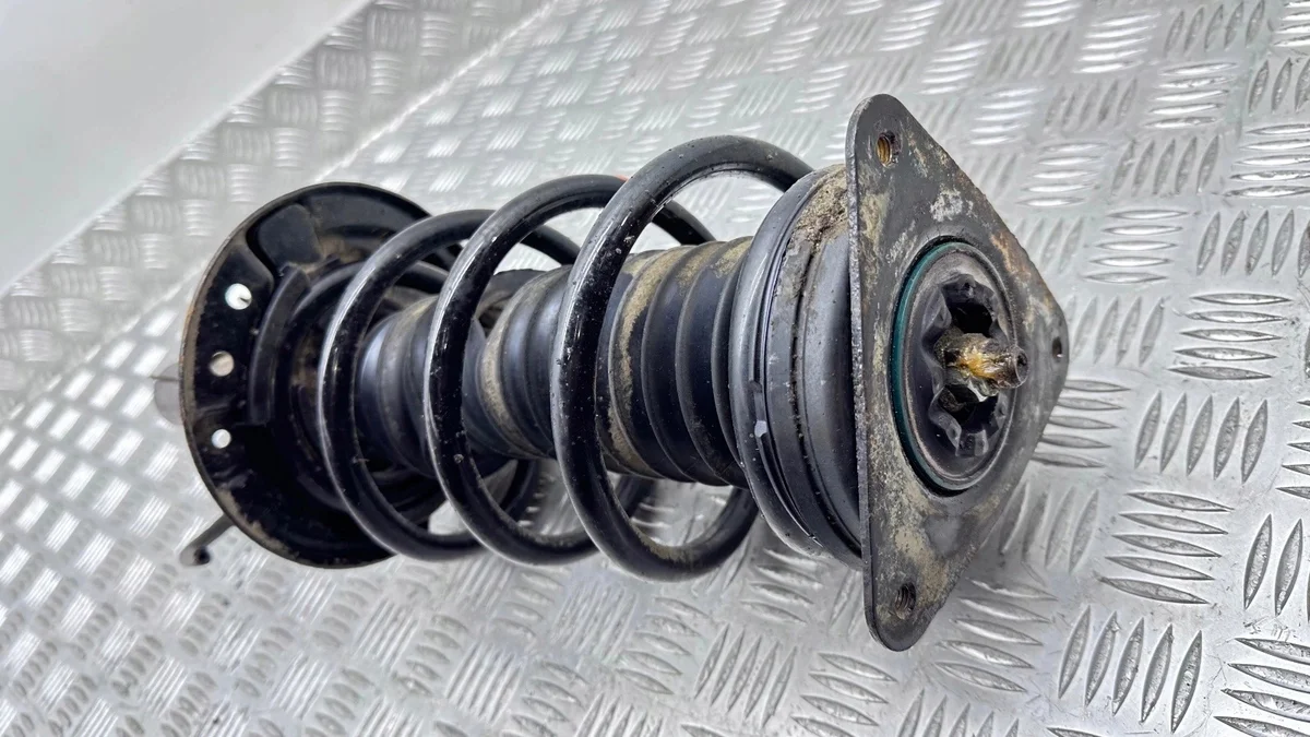 Amortiguador delantero izquierdo Nissan Qashqai J11 543034EA