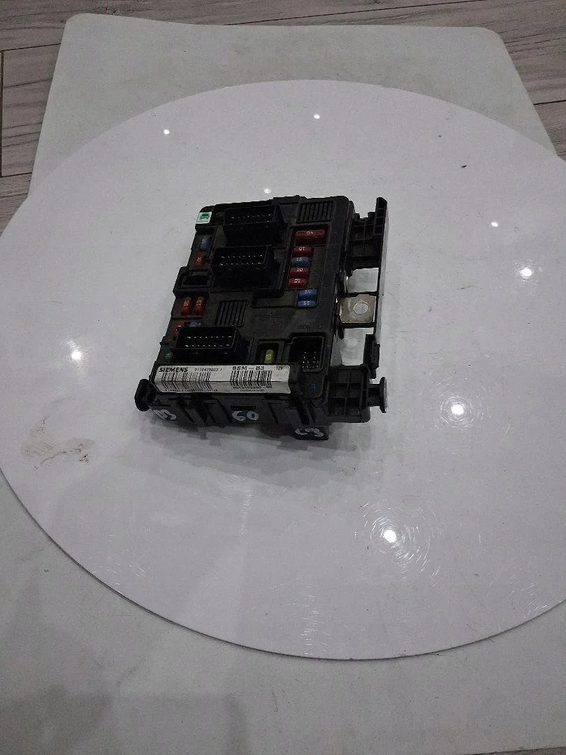 Fuse Box Citroen C3 9643498880