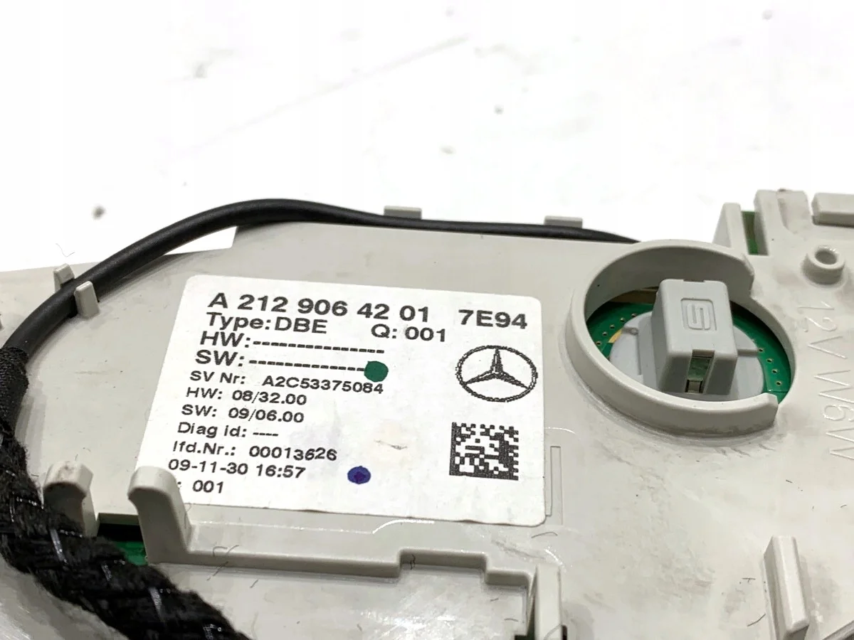 Innenleuchte Mercedes W212 A2129064201 09-16 image 4