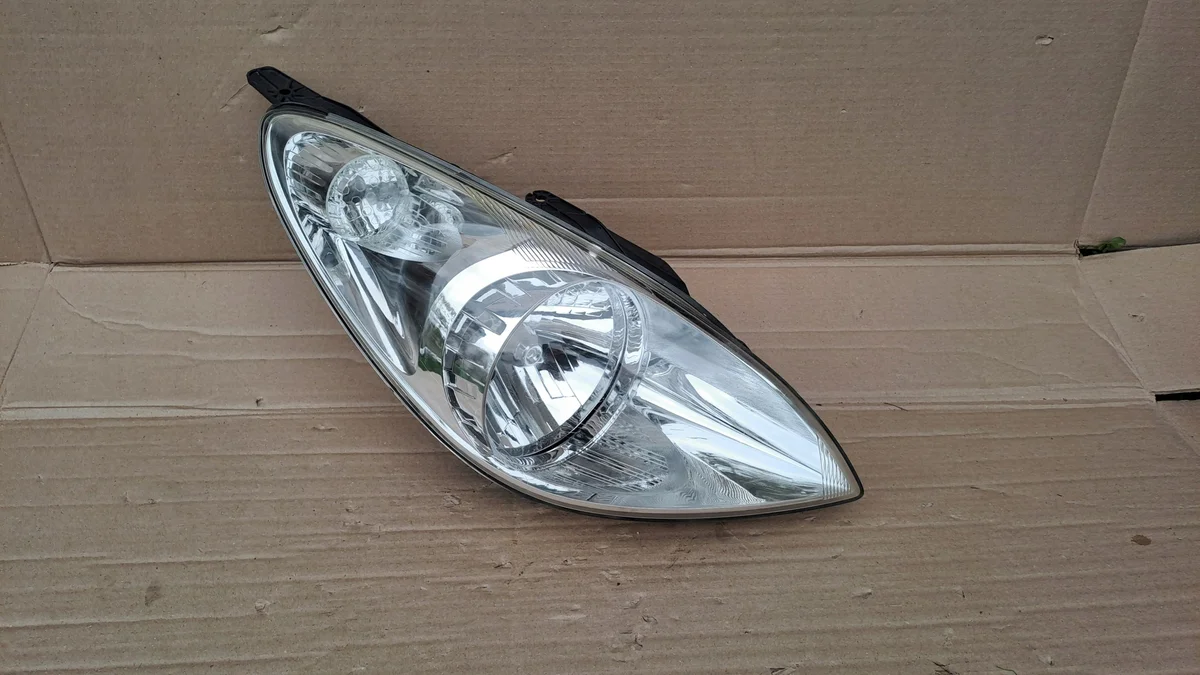 Hyundai i20 Scheinwerfer rechts vorne 92102-1J0XX