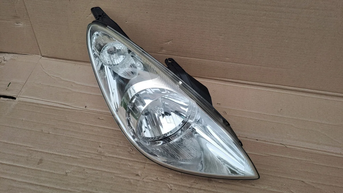Hyundai i20 Front Right Lamp 92102-1J0XX