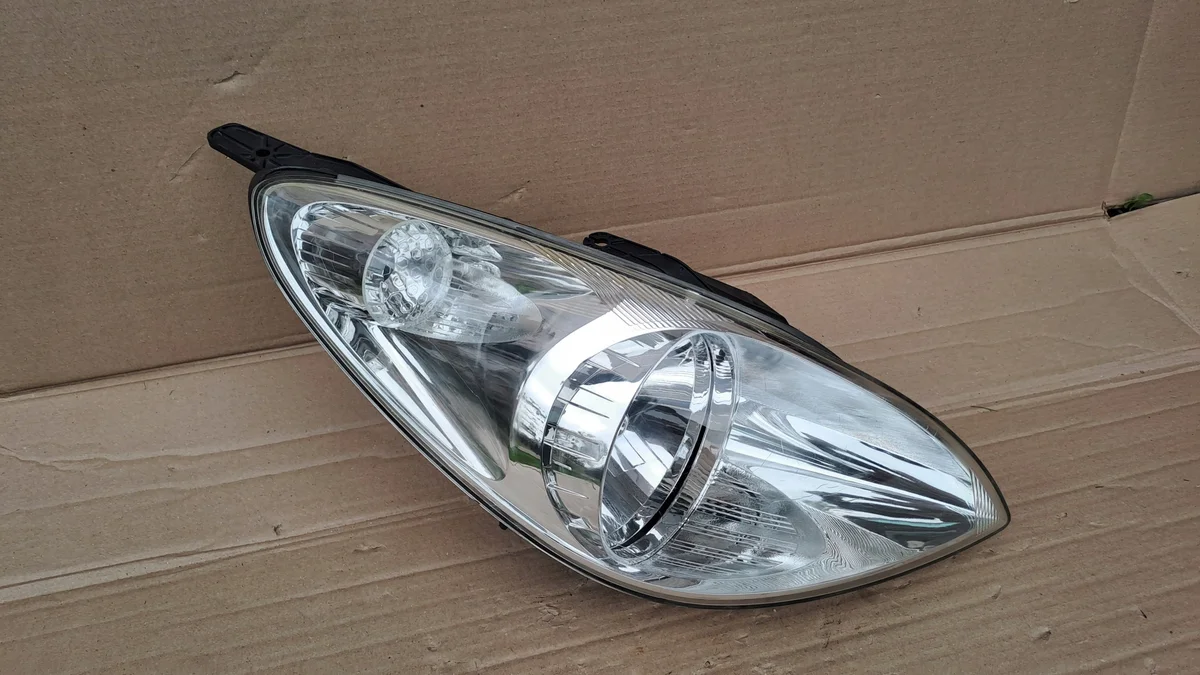 Hyundai i20 Scheinwerfer rechts vorne 92102-1J0XX image 3
