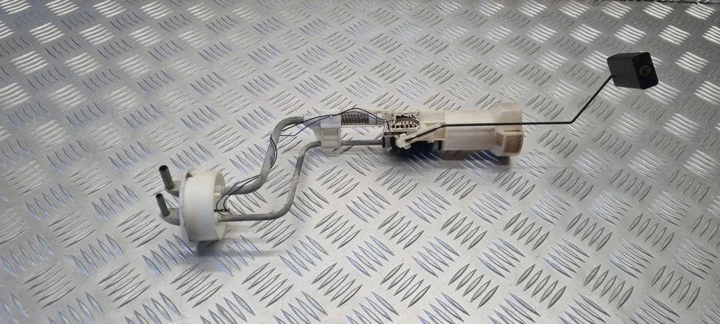 Volkswagen Passat B4 Brandstofniveausensor 333919051L