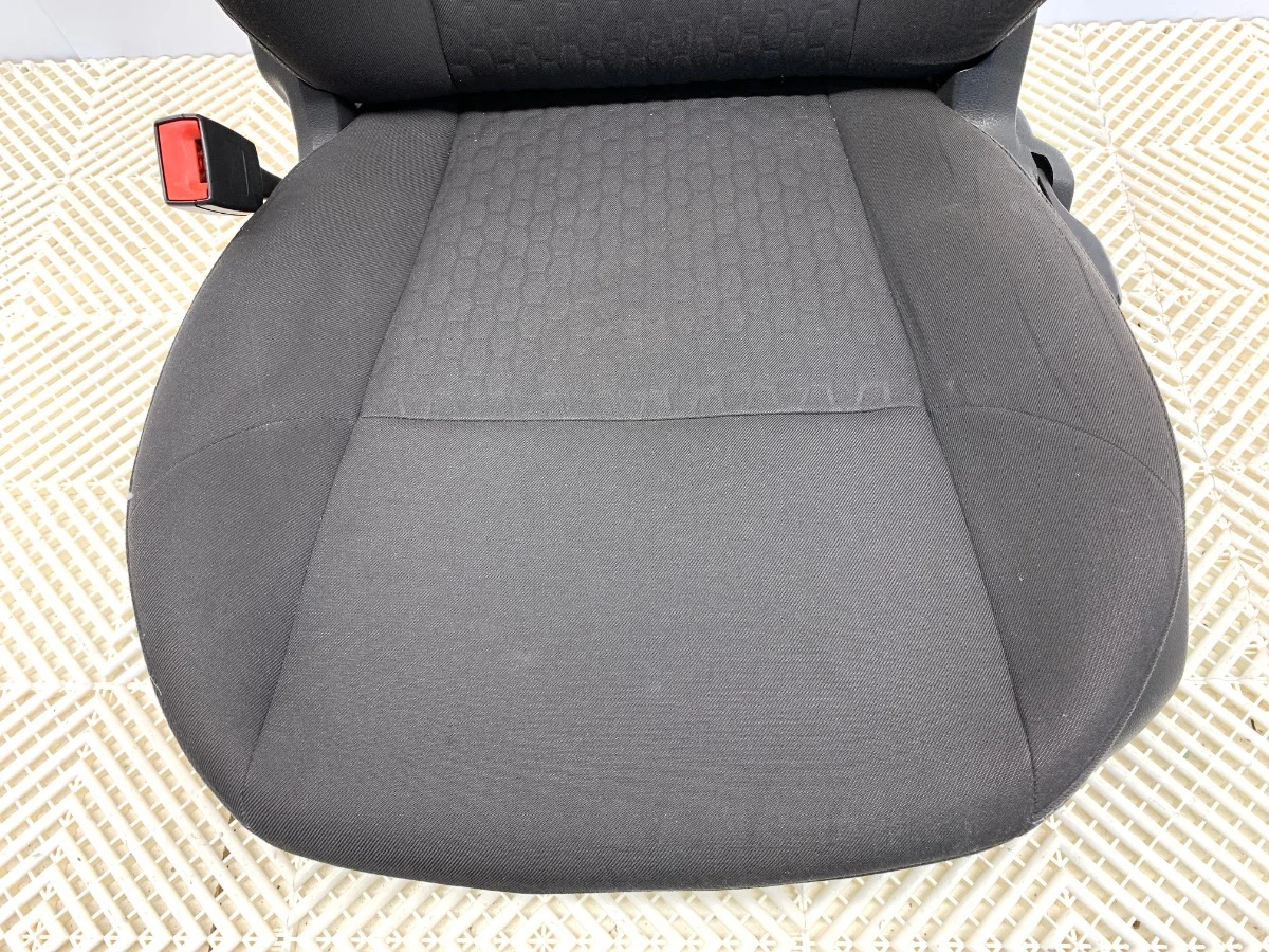Ford Focus III Kombi Sitz vorne links thumbnail 3
