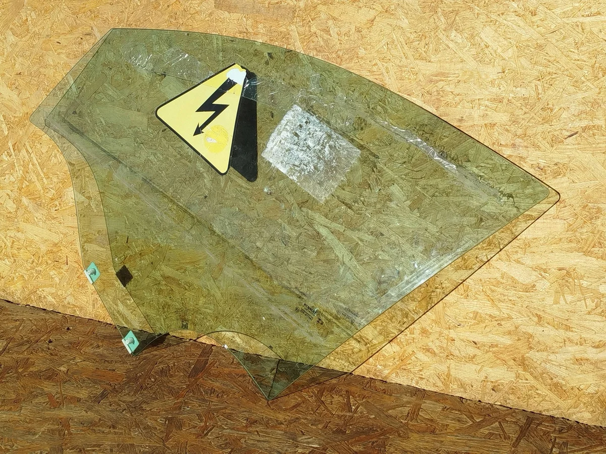 Cristal puerta delantera Renault Megane E-Tech EQO1117