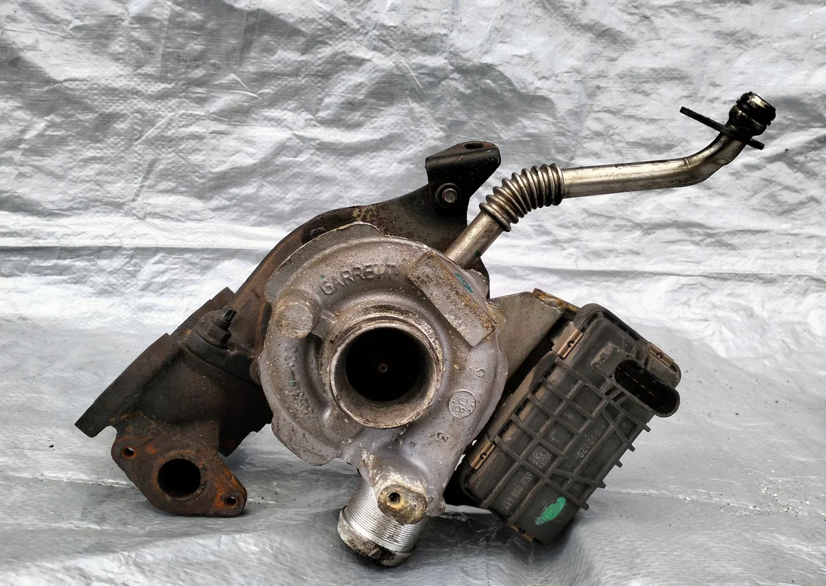 Turbocharger Citroen C5 III Peugeot 407 2.7 HDI 4U3Q-6K682-BL