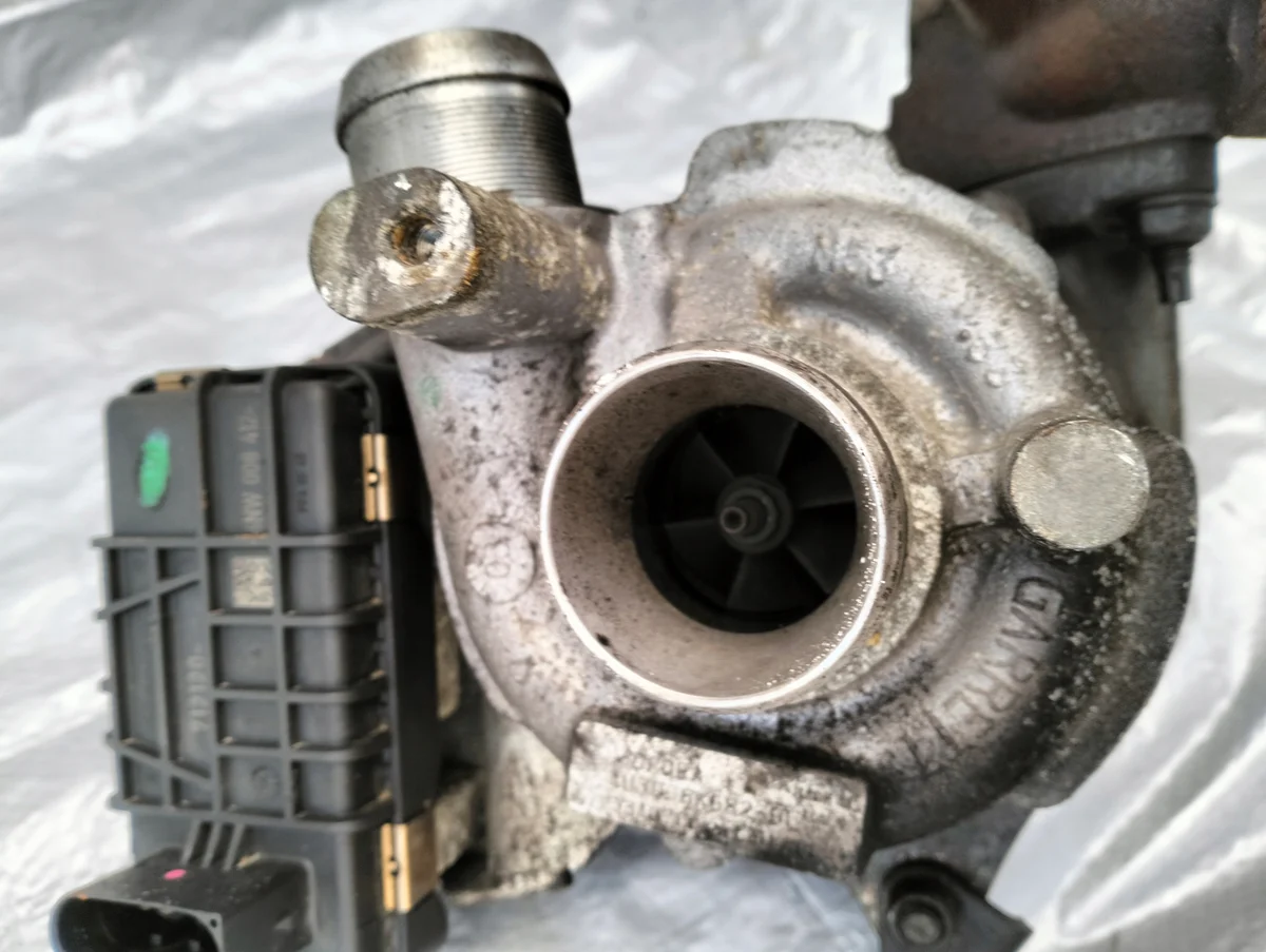 Turbocharger Citroën C5 III Peugeot 407 2.7 HDI 4U3Q-6K682-BL