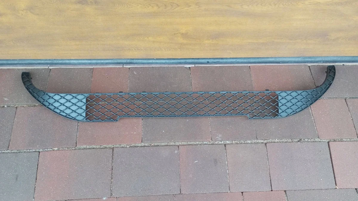 Mercedes A-Klasse W176 Front Bumper Grille A1768850022