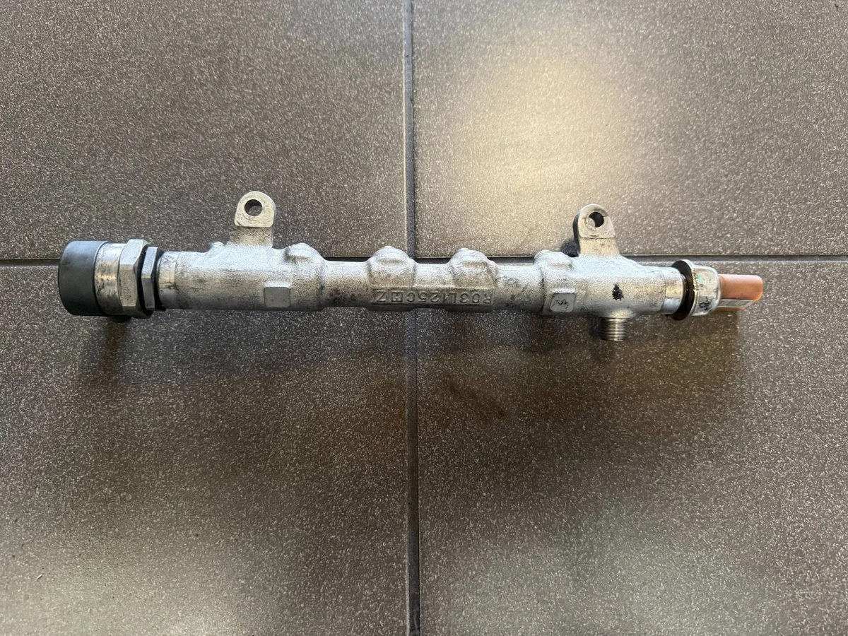 Einspritzleiste 2.0 TDI CFFB 03L089N VW Passat B7