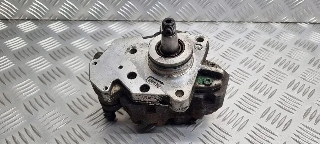Opel Movano polttoainepumppu 0445010033