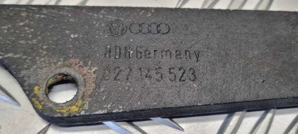 Halterung Servolenkungspumpe VW Passat B3 027145523 thumbnail 3