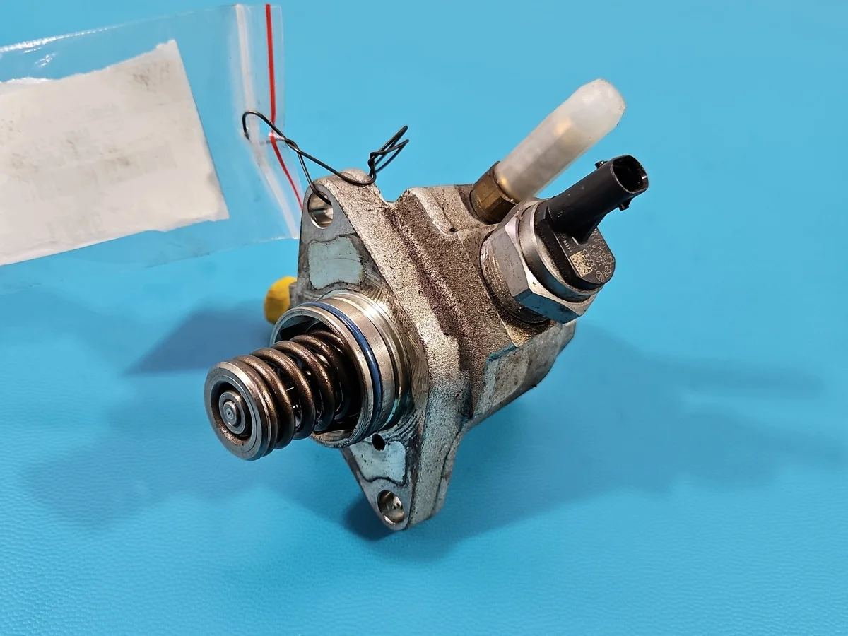 Audi A3 8V 1,4 TFSI Kraftstoffpumpe 04E127026H