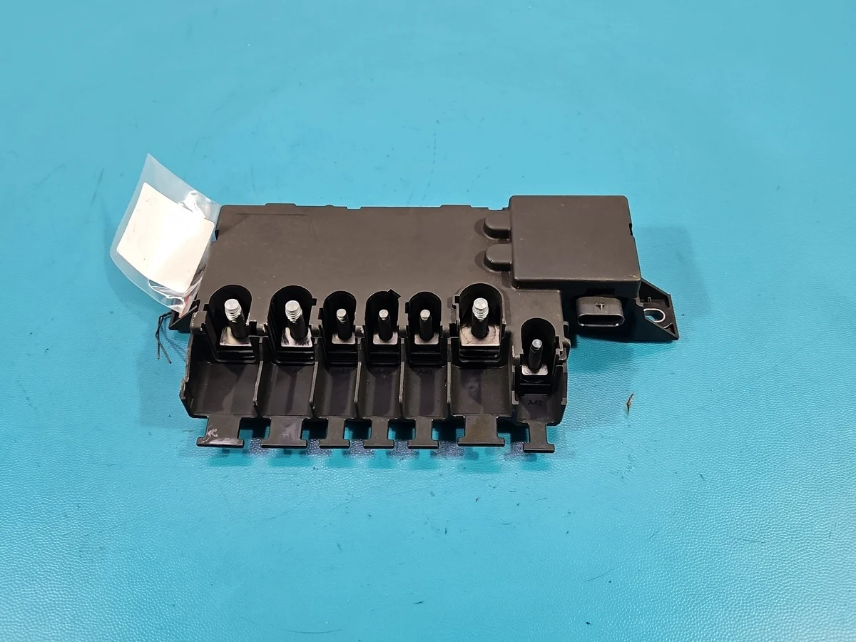 Boîtier fusibles Mercedes A2235403115