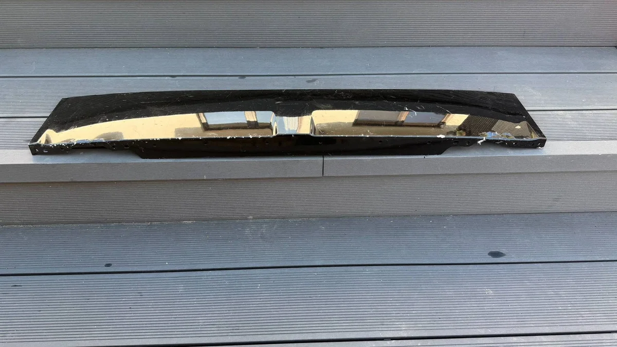 Aston Martin DBX Spoiler MY83C50202A