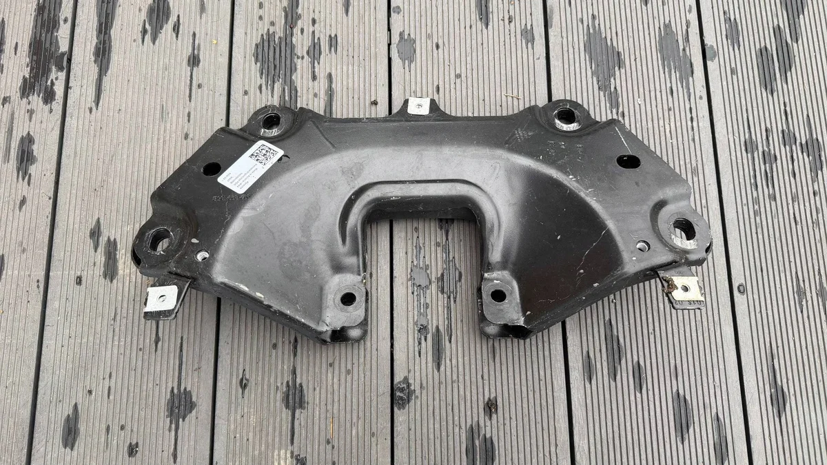 Porsche 911 992 vaihteiston tukirauta 992399105B