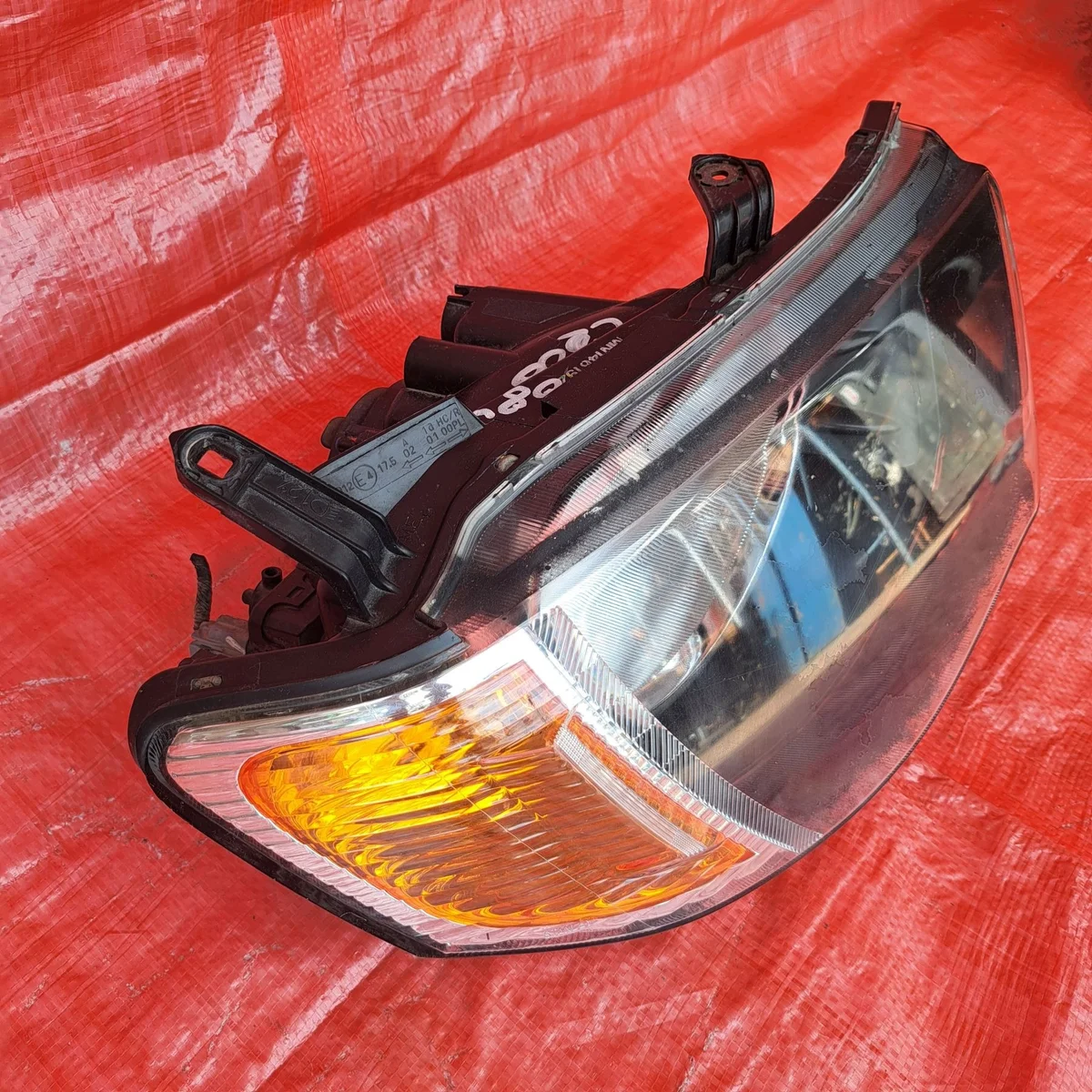 Mitsubishi L200 Right Front Headlight MN146192
