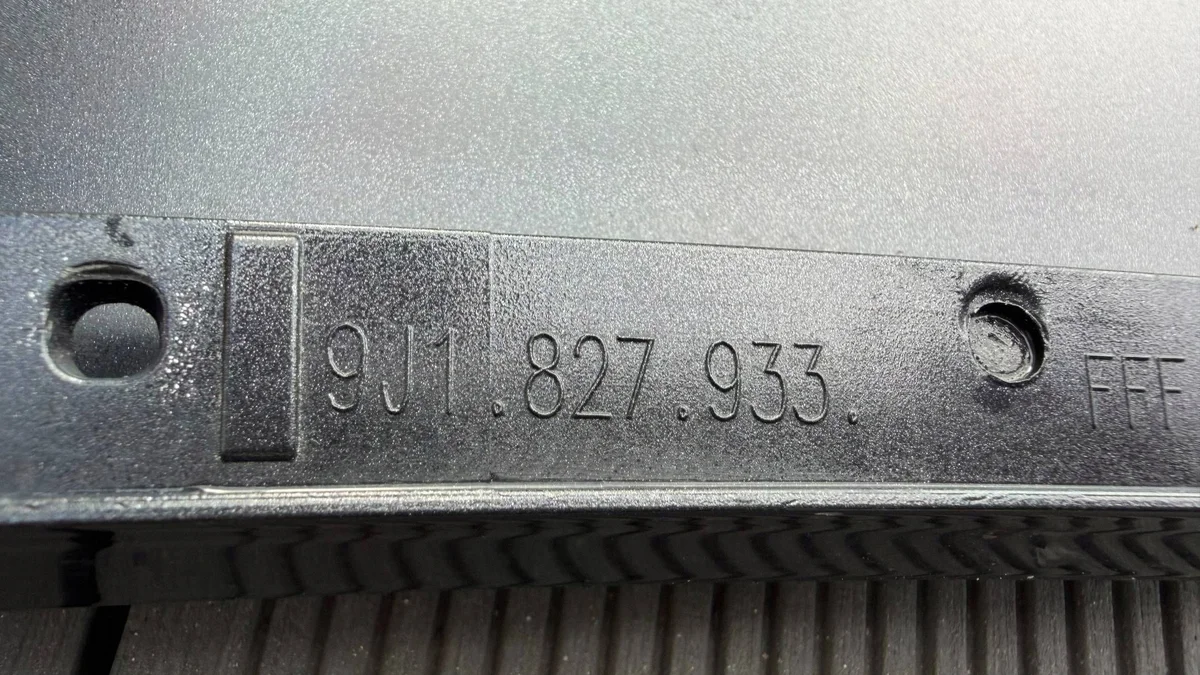 Porsche Taycan 9J1 Spoiler 9J1827933 image 8