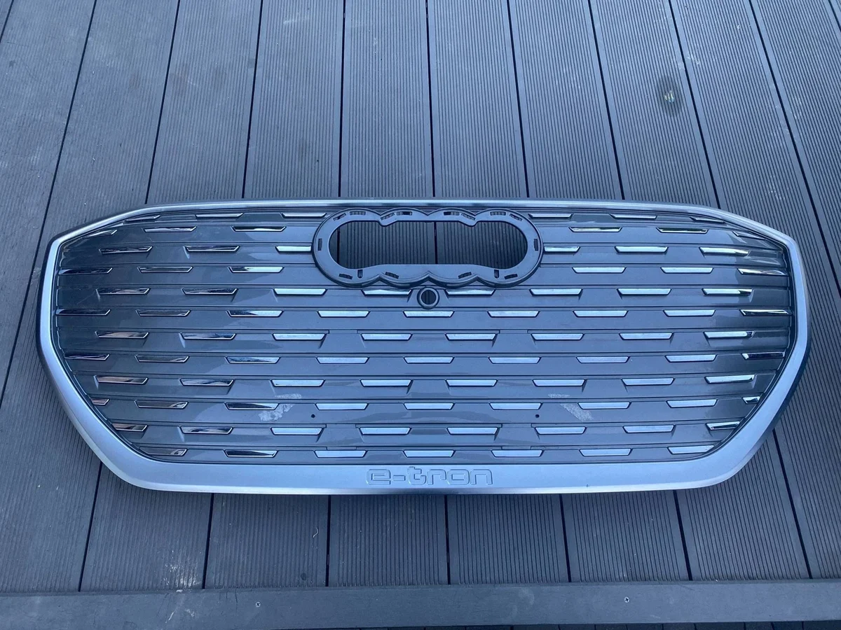 Grelha frontal Audi Q4 e-tron 89A853653A