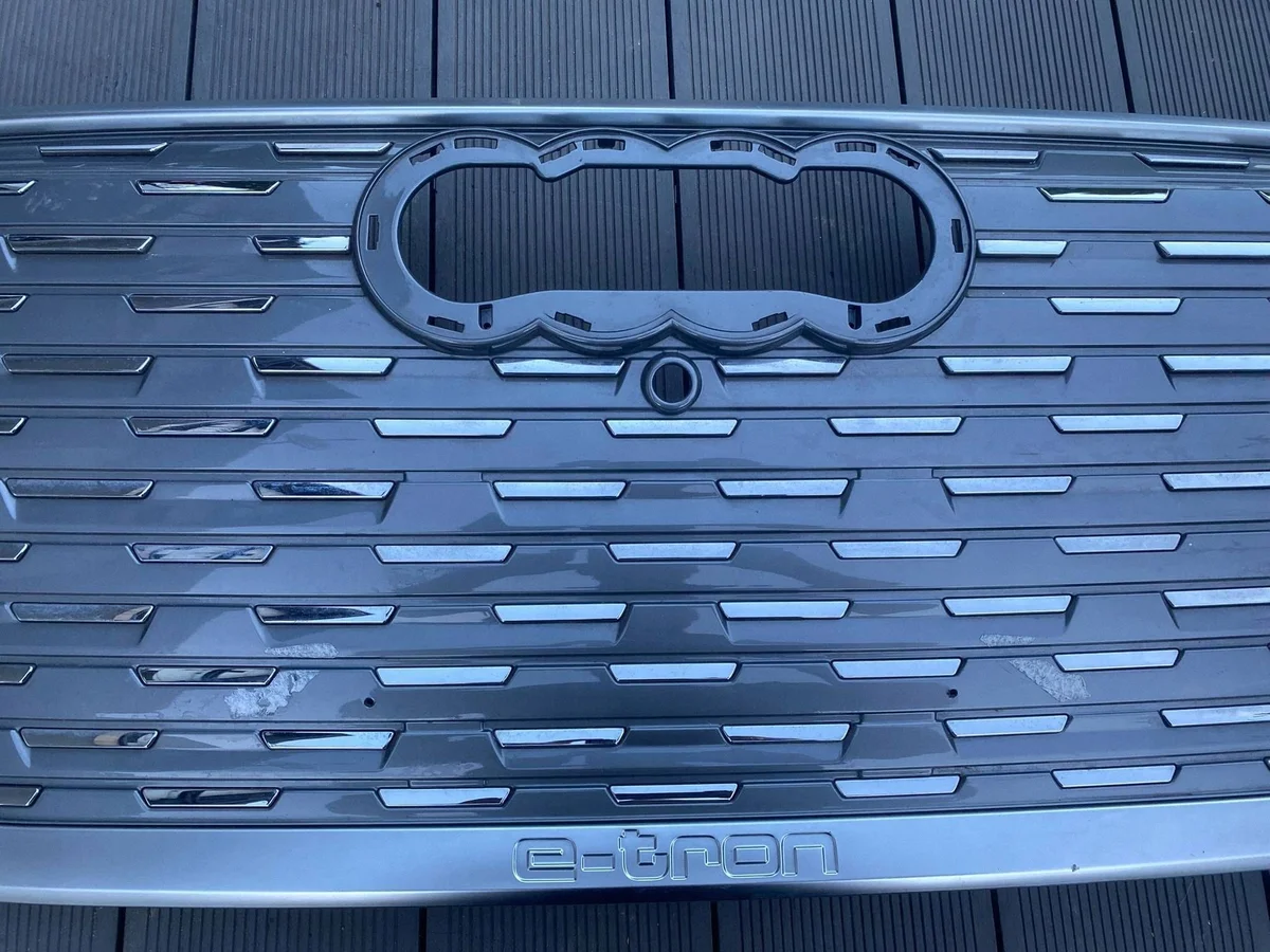 Grelha frontal Audi Q4 e-tron 89A853653A image 3