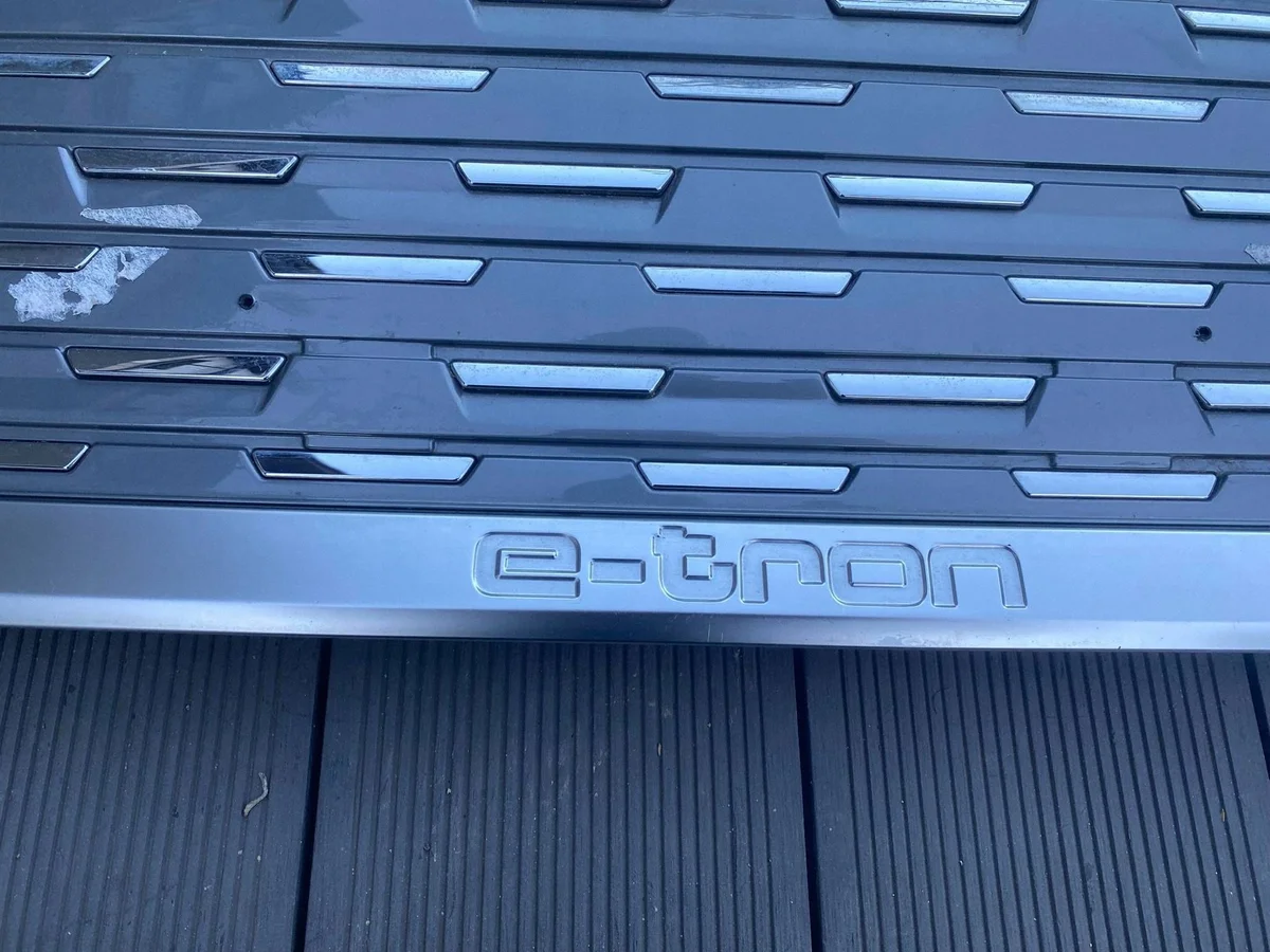 Grelha frontal Audi Q4 e-tron 89A853653A image 6