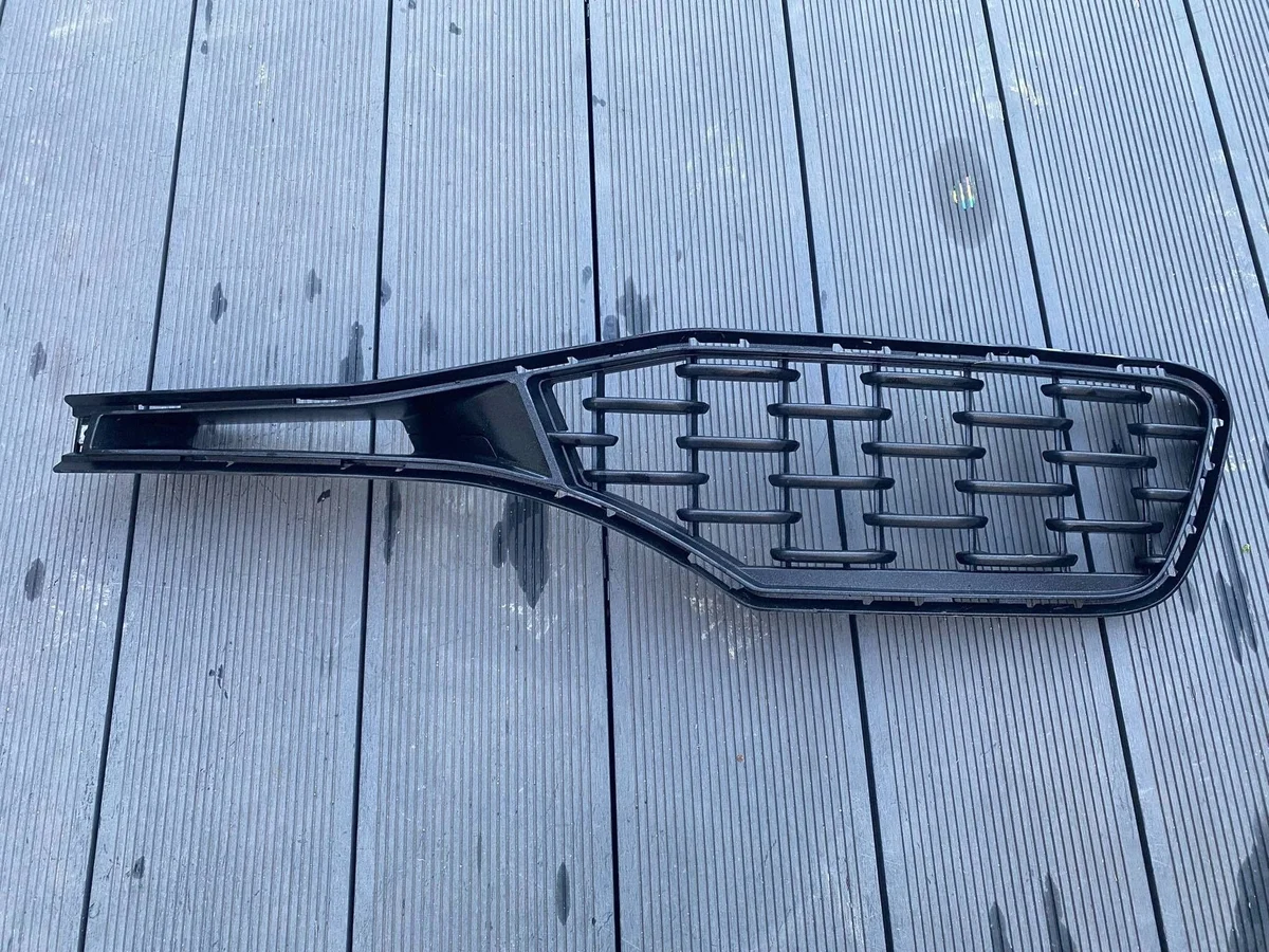 Grill fram Maserati Quattroporte 670071072