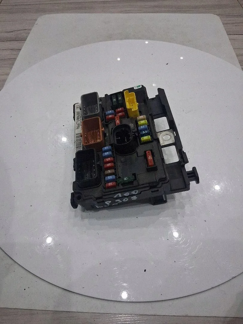 Fuse Box BSM R08 Peugeot 307 9667199680