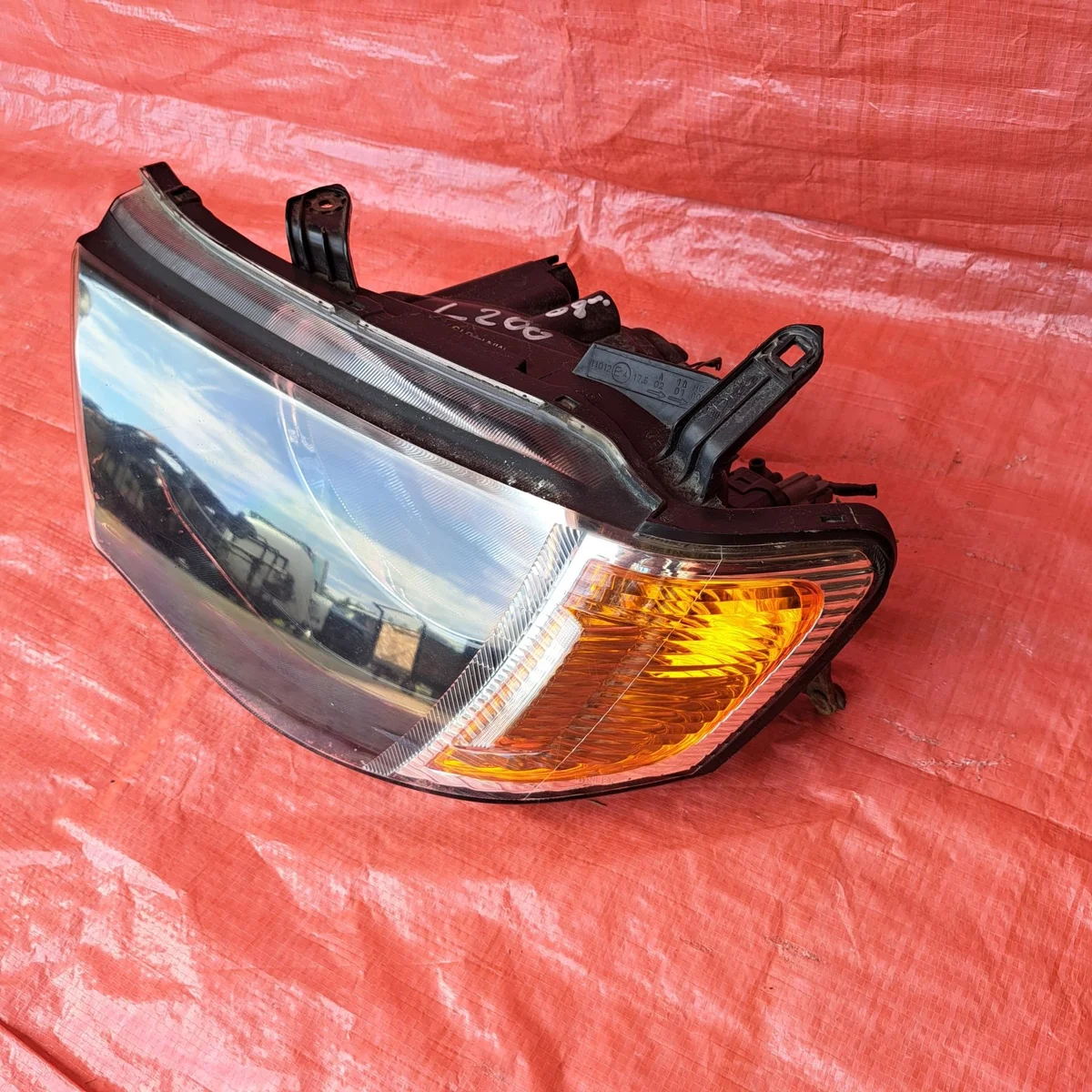 Mitsubishi L200 Left Front Lamp MN146191