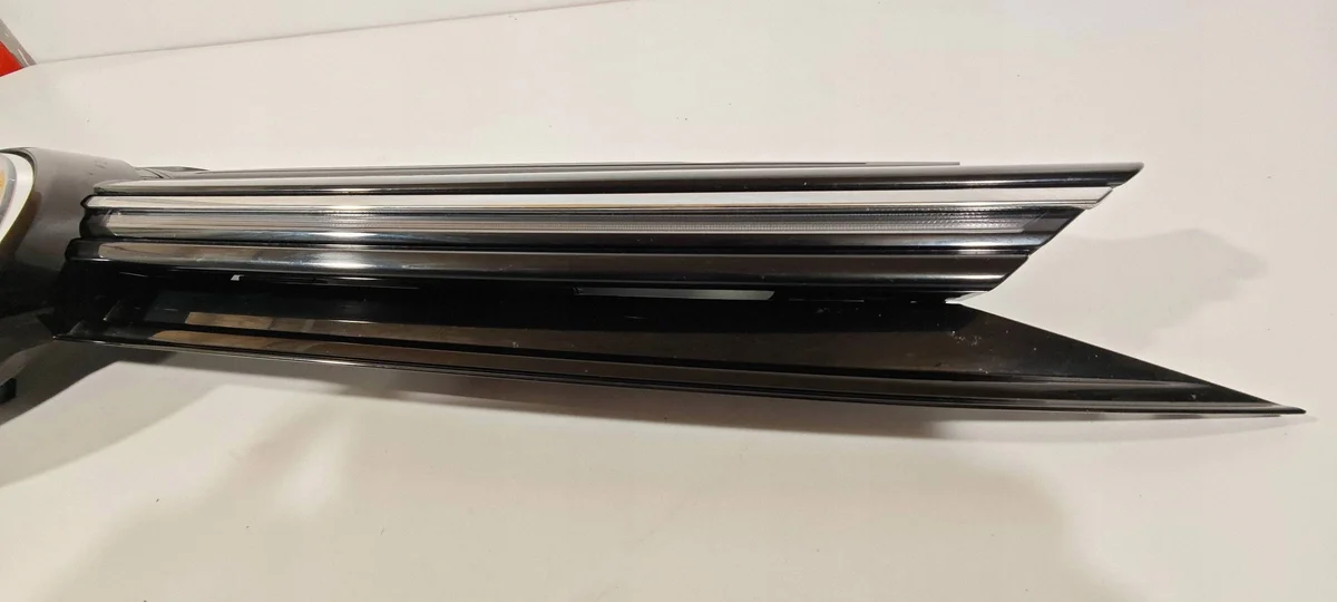 Grille de radiateur VW Golf VIII 5H0853651BD