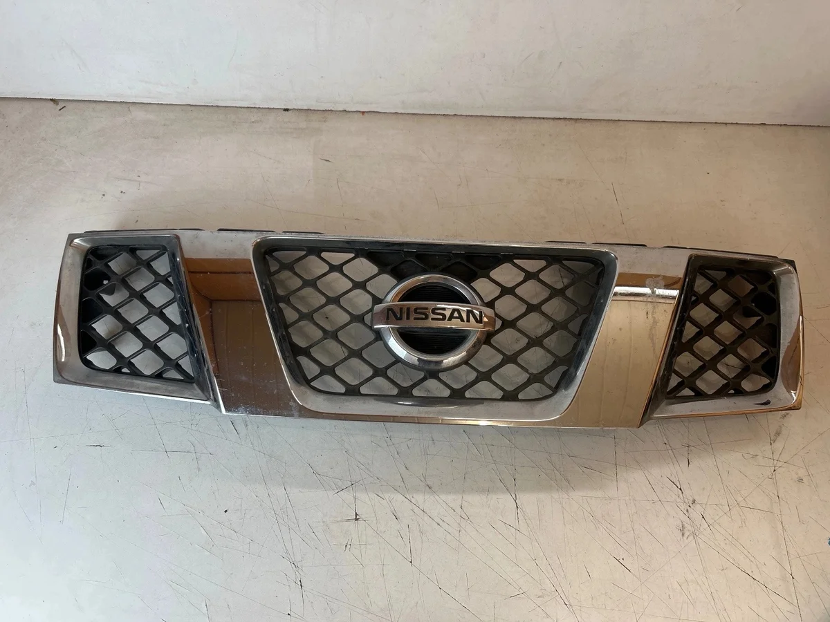 Grille de radiateur Nissan Navara D40 Pathfinder R51 62310-EB400AACARPARYSXXX