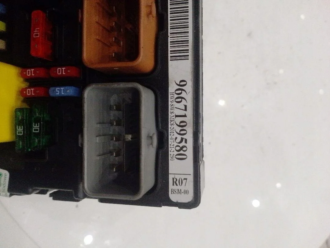 Sicherungskasten BSM R07 Citroen C3 9667199580 image 3