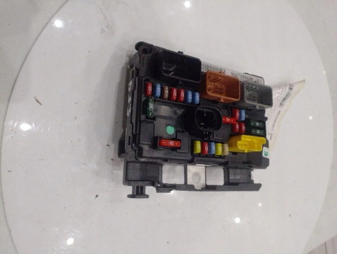 Fuse Box BSM R08 Citroen DS3 Petrol 9667199680