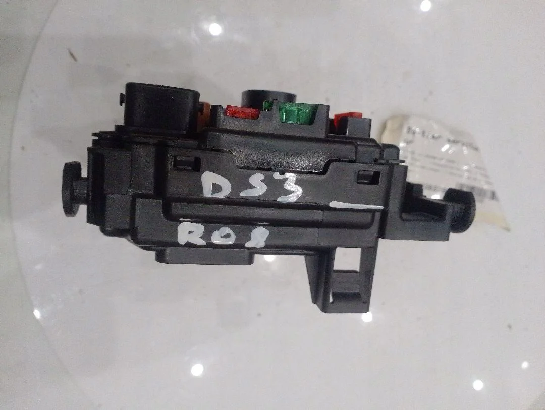 Fuse Box BSM R08 Citroen DS3 Petrol 9667199680 image 4