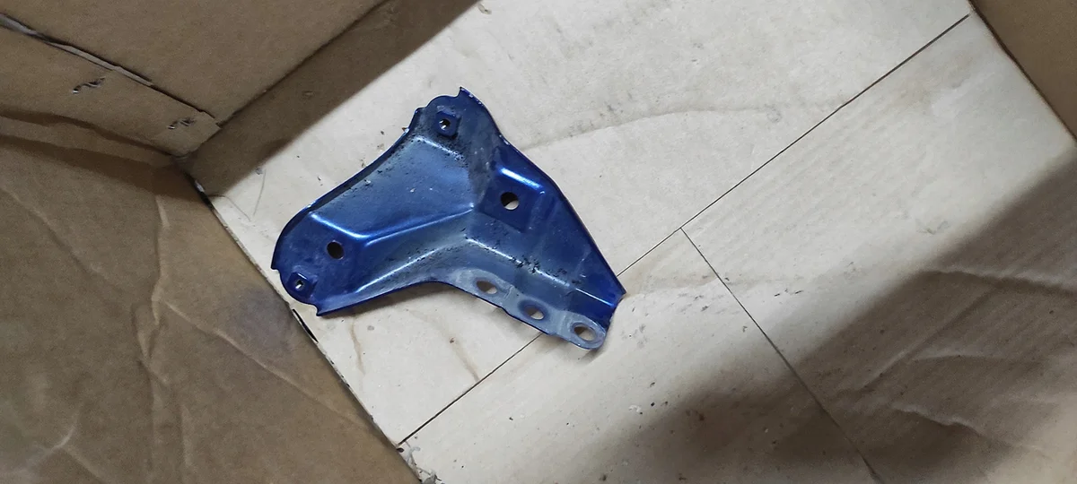 Lexus RC Fender Bracket