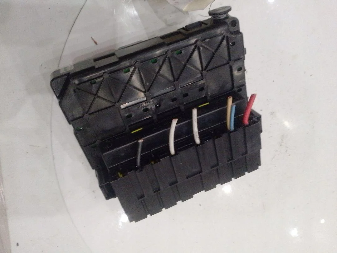 Fuse Box Citroen Berlingo 2.0 HDI 9643498880 image 4