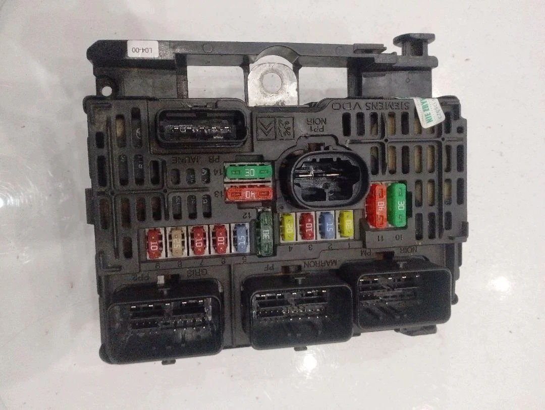 Boîtier fusibles BSM Citroën C4 2.0 HDI S1189830040