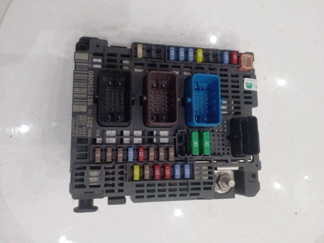 Boîtier fusibles BSM 9810296080 Citroën C4 II 1.2 THP