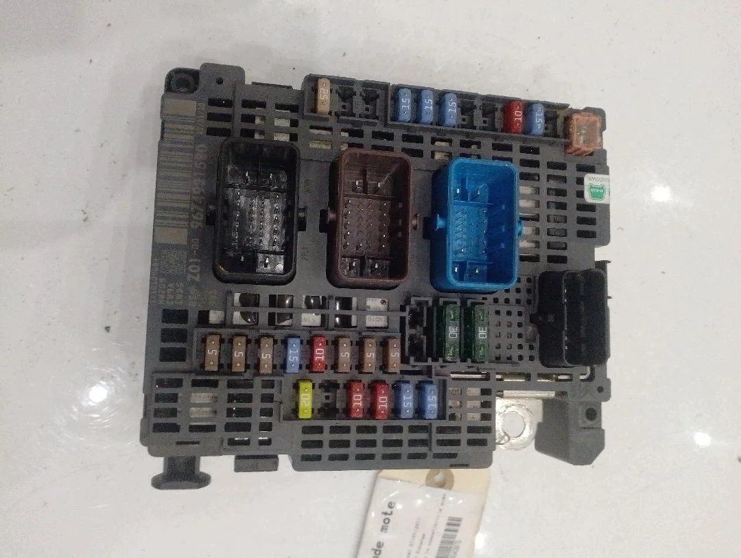 Boîtier fusibles Citroën C4 II 9674921580