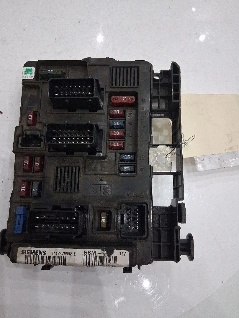 Boîtier fusibles BSM Citroën Berlingo 2.0 HDI 9643498980