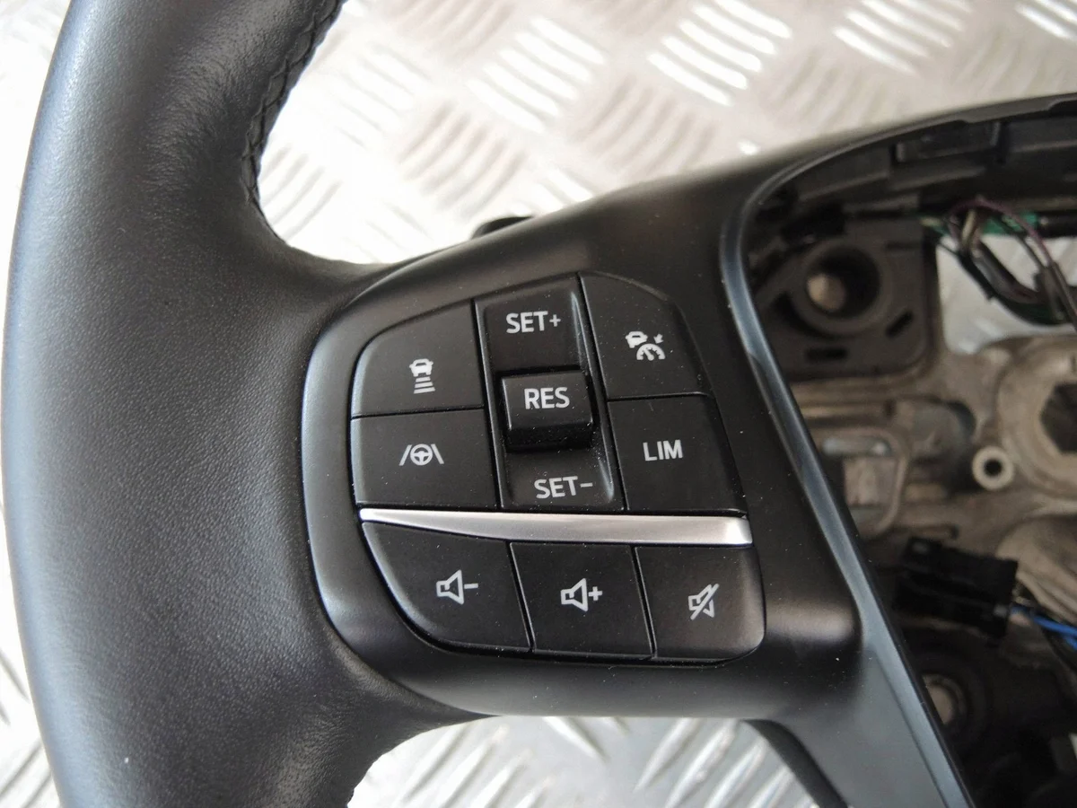 Lenkrad mit Schaltwippen Ford Kuga Mk3 Focus Mk4 GTCK123 thumbnail 6