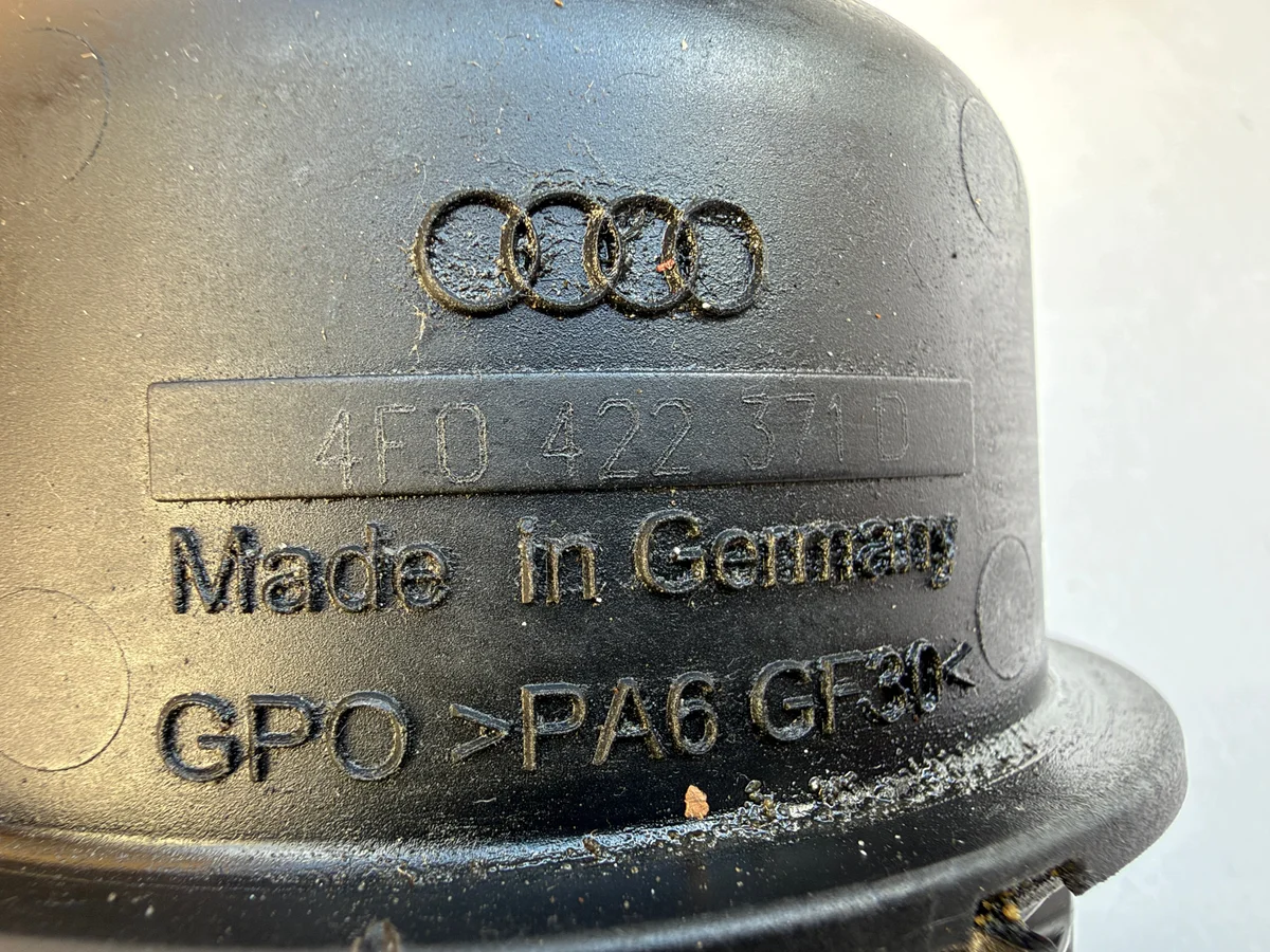 Audi A6 C6 4F öljysäiliö 4F0422371D