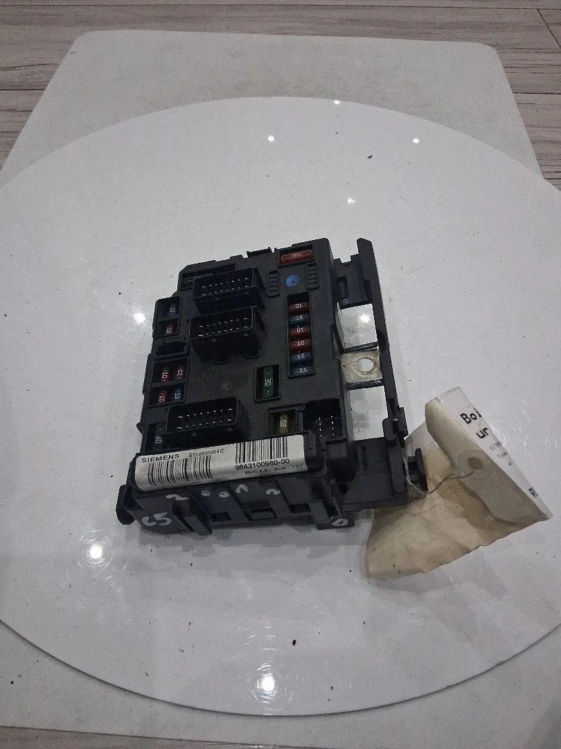 Fuse Box BSM Citroen C5 2.2 HDI 9643100980