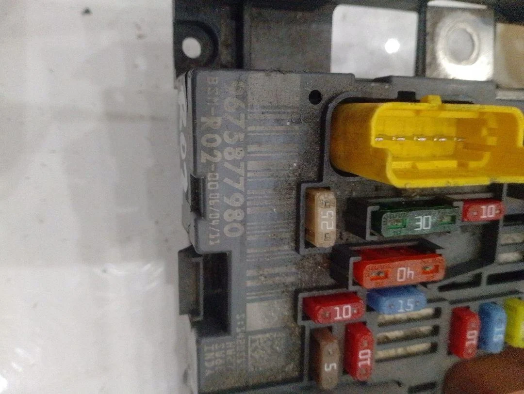 Caja de fusibles BSM Citroen C5 II 9675877980 image 3