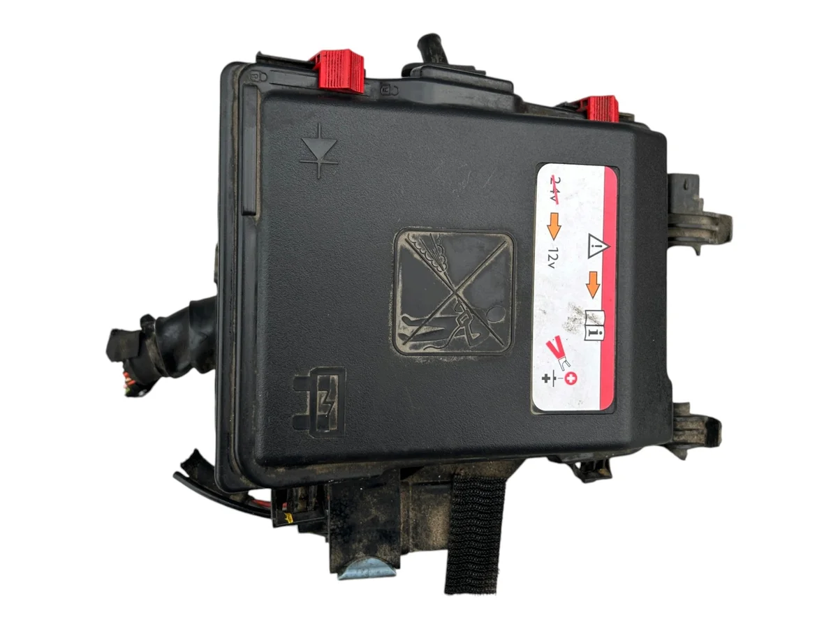Boîtier fusibles Peugeot 308 II T9 9678633380
