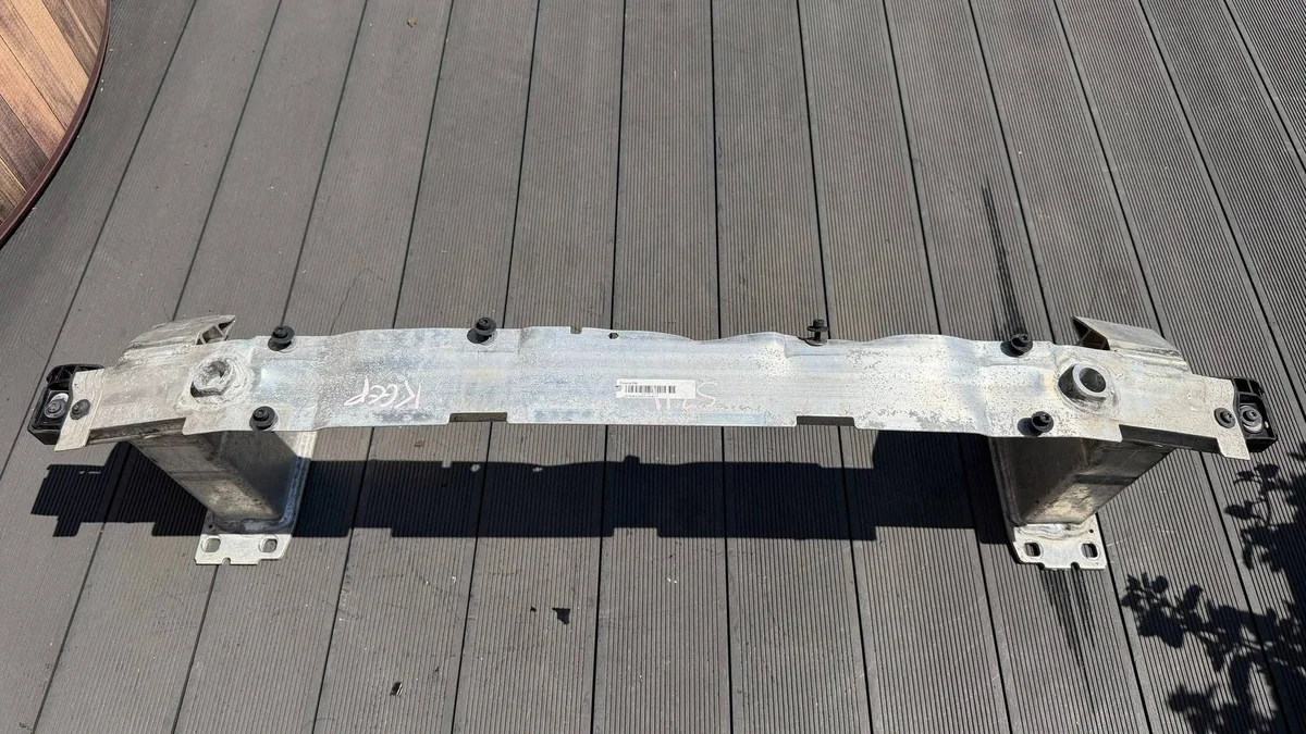 Porsche Cayenne (9Y0 9Y3) etupuskurin palkki 9Y0807109B