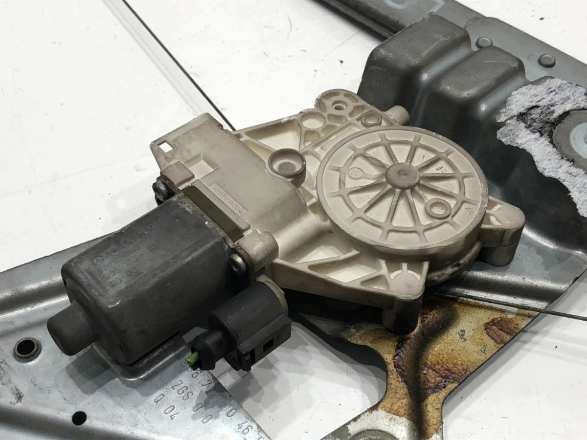 Mercedes W906 Window Regulator Left Front A9067200046