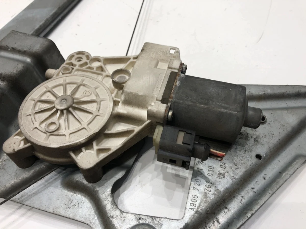 Mercedes W906 Window Regulator Right Front A9067200146