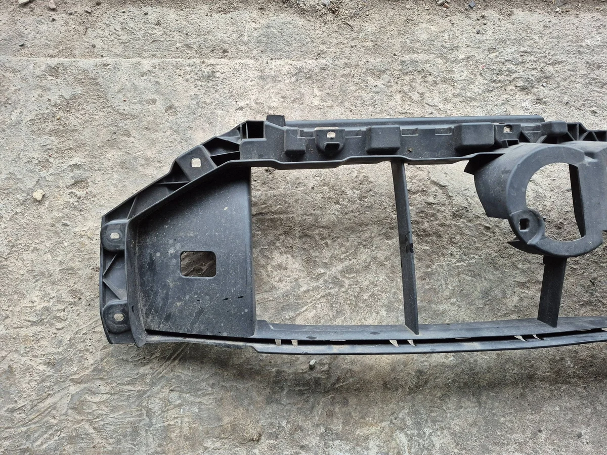 Grille Mount Audi RSQ3 83A853692B image 3