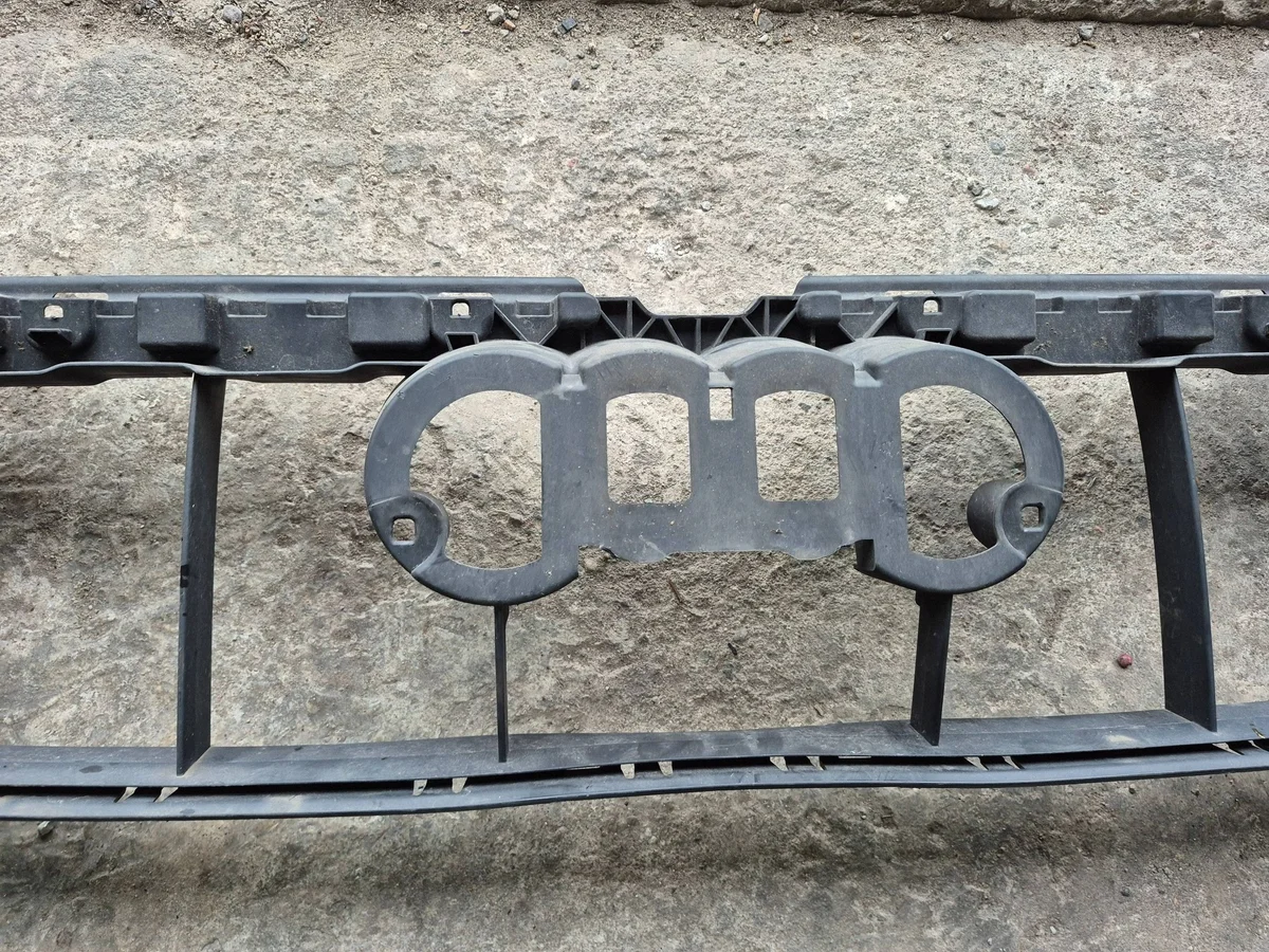 Grille Mount Audi RSQ3 83A853692B image 4